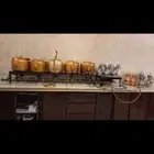 قهوجيين وصبابين وكراسي وطاولات