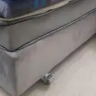 سرير على كفرات ودولاب وغسالة