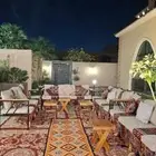 قهوجيين وصبابين كراسي ملكي.زل ملكي طاولات طعام