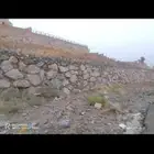معلم حجر كبير وسغير