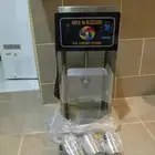 خلاط ايسكريم لخلط اليوقرت والفواكه والنكهات نادر