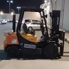 رافعات شوكية بجميع أنواعها للايجار اليومي شهري