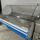 ثلاجة عرض كبيرة