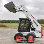 ببكات لل يجار. Skid loader for rent