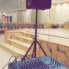 تاجير سماعات مكسر أو بلتوث