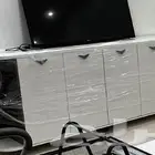 مكتب رئيسي وتجهيزات مكتبية شبه جديدة للبيع