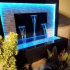 شلالات ونوافير ومظلات