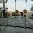 فني تركيب زجاج السكريت والدربزين والالمنيوم وجميع انواع الزج