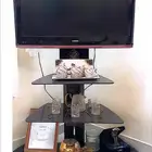 شاشة لونا 32 بوصه مع قاعده 3رفوف ب 300 ريال بدون قاعده ب150