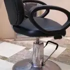كرسي صالون شبه جديد للتواصل