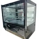 ثلاجات عرض على الطاولة
