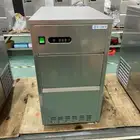 صناعة ثلج ( آيس ميكر )