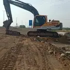 بوكلين مع سائق متاح للعمل