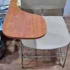كرسي بطاوله