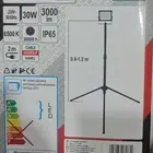 كشاف LED بقاعده ثلاث ارجل قابله للتعديل لك الاتجاهات