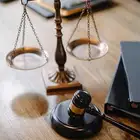 محامي ومستشار قانوني