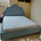 سرير كبير من هوم سنتر شبه جديد