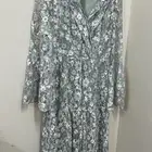 الفستان حلو ونظيف ولا مره لبسته