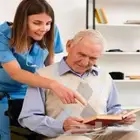 ممرضه مرافقه لكبار السن تتقي الله في عملها