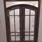 تصنيع ابواب خشب بي شكل جميل تناسب مع ديكور المنزل