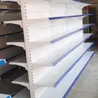رفوف سوبر ماركت
