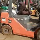 ايجار رافعات شوكية فوركلفت وكرينات وسيزر لفت ومرلو شهري يومي