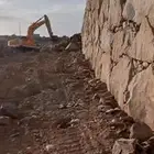 لتنفيذ اعمال الحجر الحجر صغير وحجر كبير