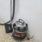 مكنسة كهربائية للبيع على السوم