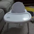 كرسي طعام شبه جديد