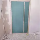 معلم نجار تفصيل وتركيب وصيانة الابواب وغرف النوم