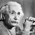 معلمة فيزياء ورياضيات