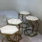 طاولات لون ذهبي