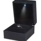 علبة خاتم مع اضائة اكثر من قطعه