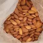 اللوز البجلي وزبيب الحماط والعنب