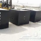حواجز خرسانية وقواعد أعمدة انارة ومناهل كهرباء وصرف واتصالات