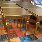 طاولات واحده كبيره و4 صغار ذهبي و2 قطعه وسط بني