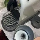 مكينه نسبريسو للكباسيل مع جهاز الخفق للحليب نظيفه جدا  وعل ا