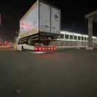 سطحه أحد المسارحة