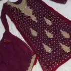 قطع ملابس هنديه للبيع جميعها مكتوب عليها الاسعار