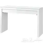 تسريحه من ايكيا   مرايا عريضه معها لونها ابيض ونظيفه