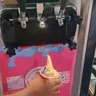 تأجير مكينة اسكريم