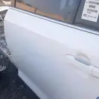 باب خلفي يسار لون ابيض ساده