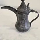 دله بغداديه عمرها 100 سنه تقريبا حسب كلام صاحبها
