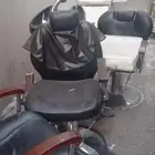 كراسي صالون نسائي عدد 2 مع المغسله وكرسي مساج بحاله جيده جدا