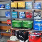 عندنا كل الأنواع بطاريات
