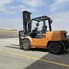 إيجار رافعه شوكيه فوركلفت للايجار