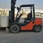 رافعة شوكية كلارك للايجار فوركلفت
