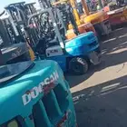 رافعات شوكية للايجار