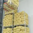 سواق رافعه شوكيه معلم في رص الثلاجات