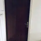 باب خشب نضيف